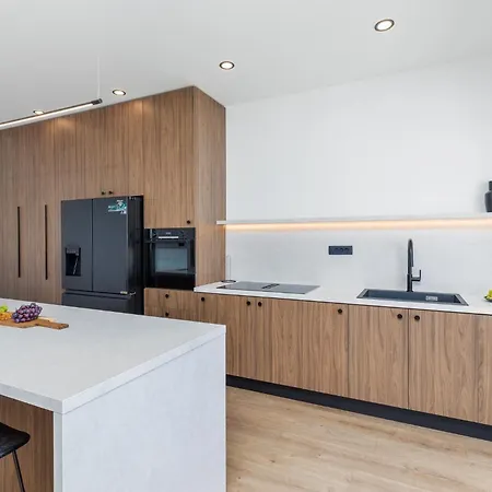 Апартаменты Penthouse Andro, Омиш