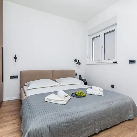 Penthouse Andro, *