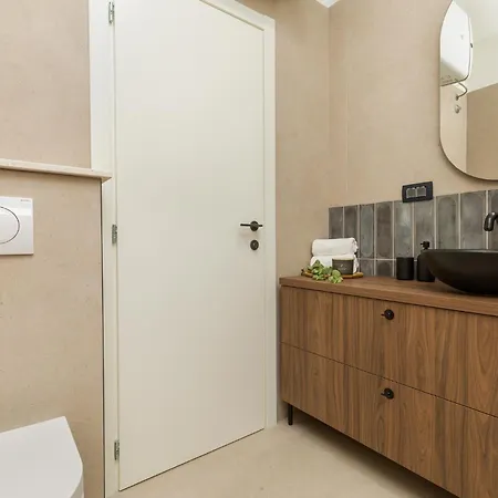 Penthouse Andro, Апартаменты Омиш