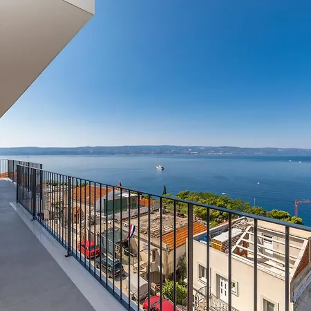 Penthouse Andro, * Омиш