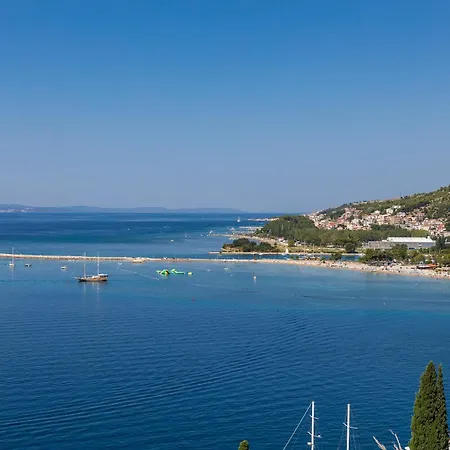 Penthouse Andro, * Omiš