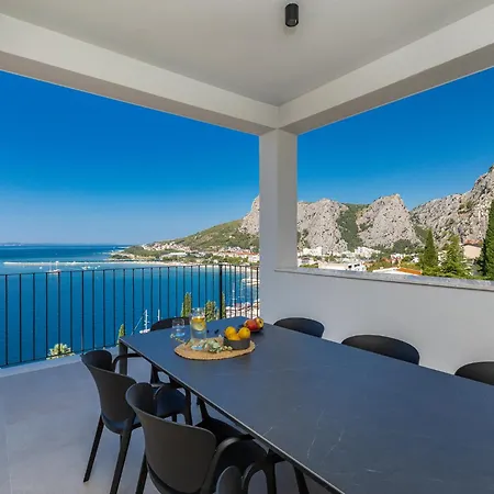 Penthouse Andro, * Omiš