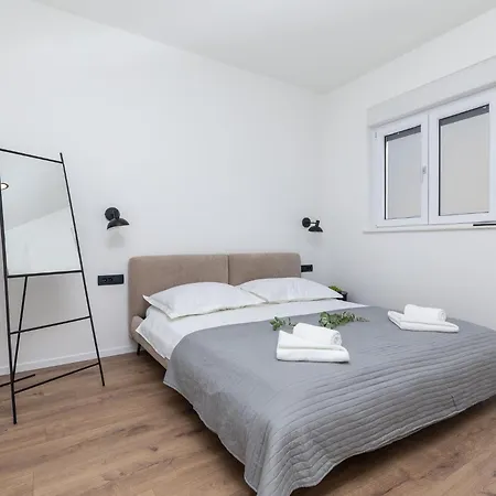 Penthouse Andro, Apartment